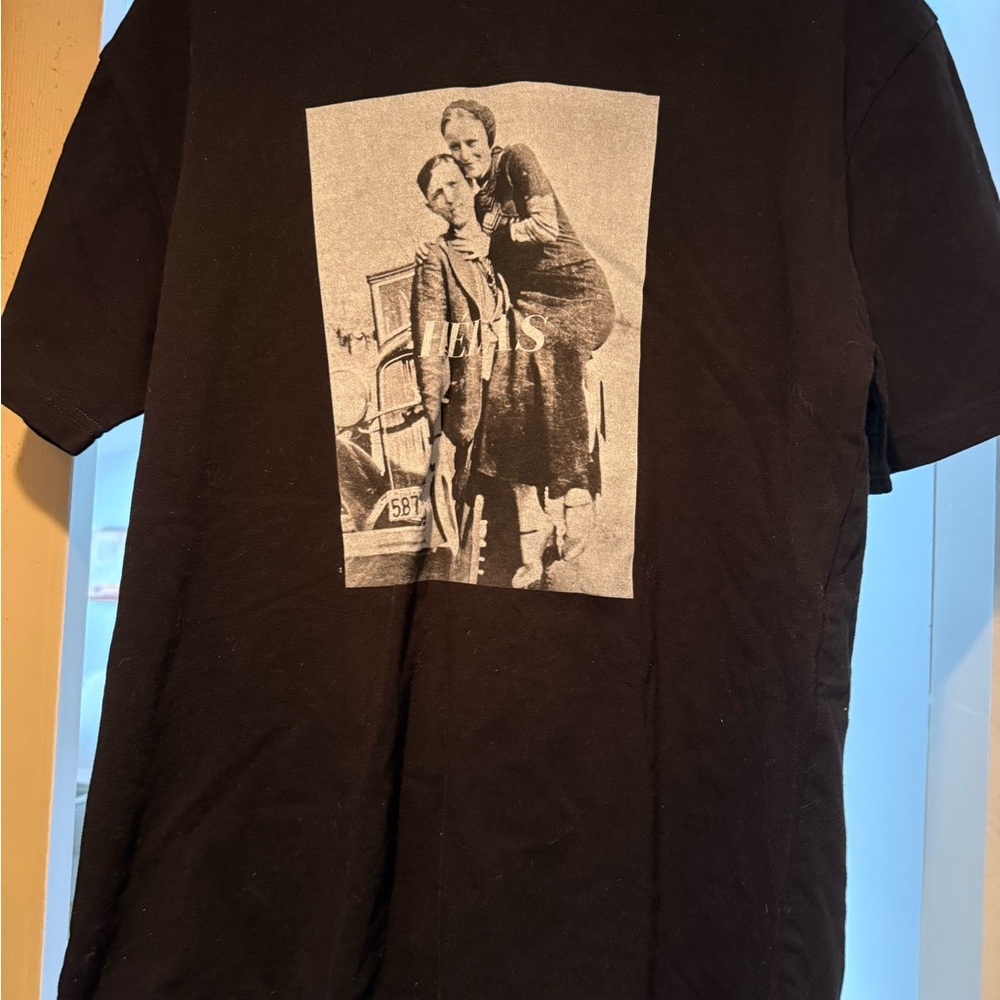 Heals Black Graphic Tee - Bonnie & Clyde